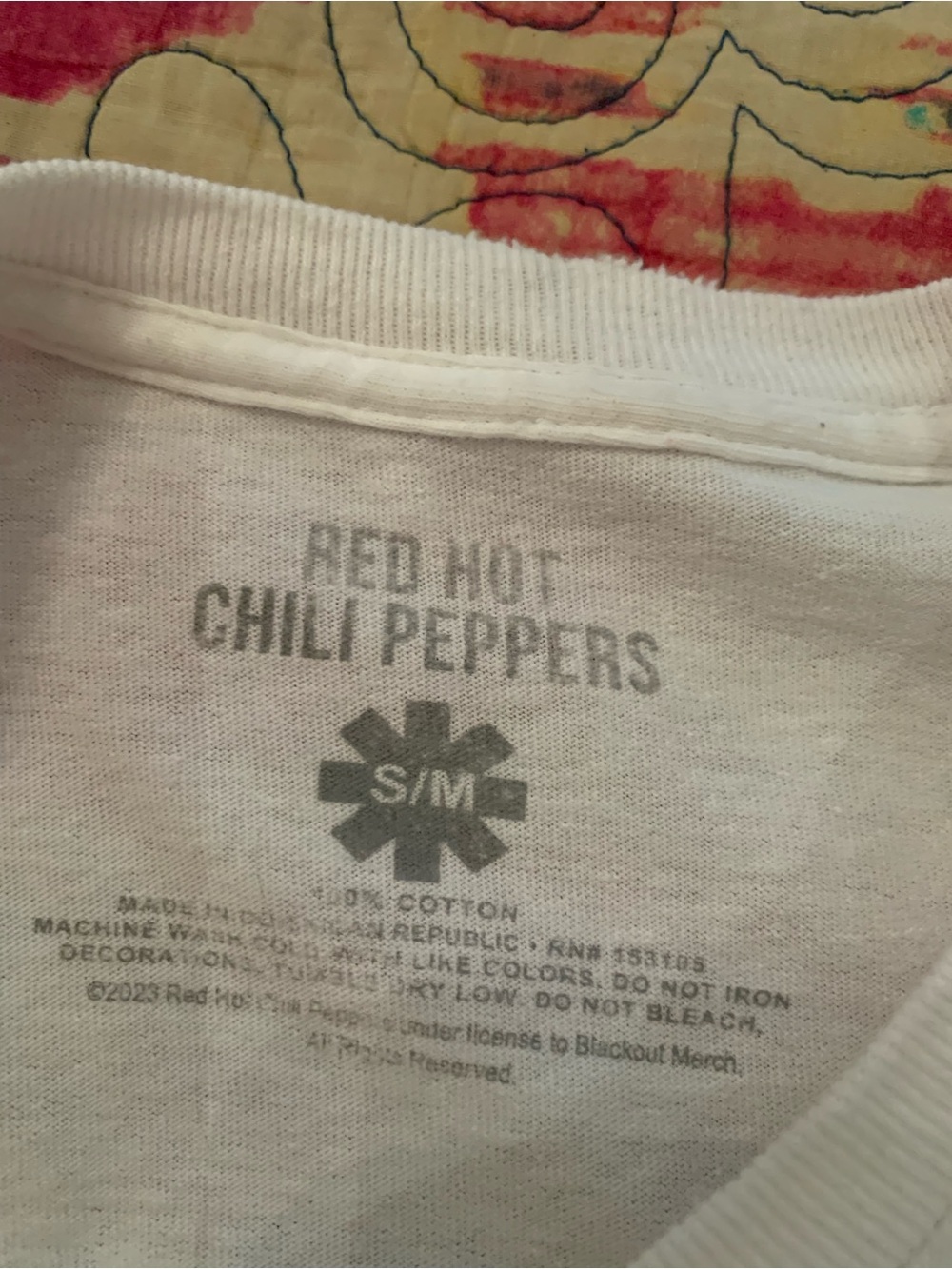 🔥RED HOT CHILI PEPPERS🔥DISTRESSED, ROUND NECK, SHORT SLEEVE TEE. NWOT! - Picture 4 of 7